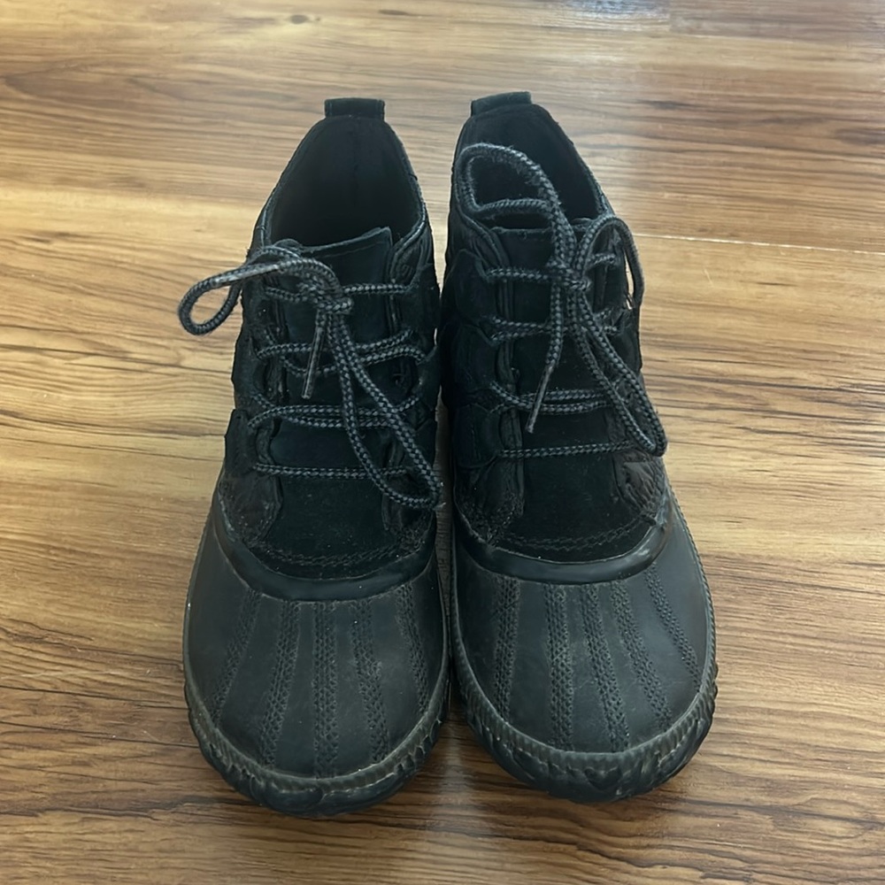 Sorel black out and about duck boots size 7 great condition waterproof stylish